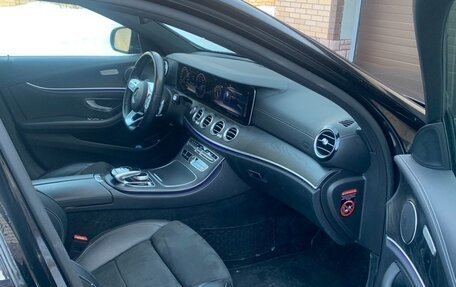 Mercedes-Benz E-Класс, 2018 год, 3 575 000 рублей, 5 фотография