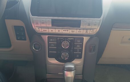 Toyota Land Cruiser Prado 150 рестайлинг 2, 2018 год, 4 800 000 рублей, 12 фотография