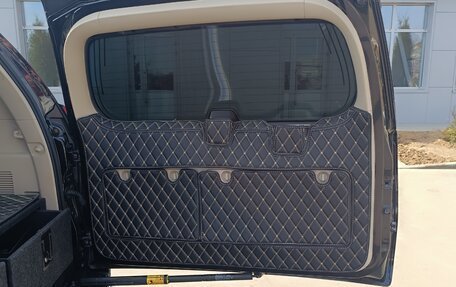 Toyota Land Cruiser Prado 150 рестайлинг 2, 2018 год, 4 800 000 рублей, 19 фотография