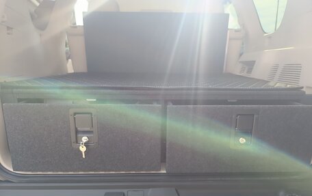 Toyota Land Cruiser Prado 150 рестайлинг 2, 2018 год, 4 800 000 рублей, 20 фотография