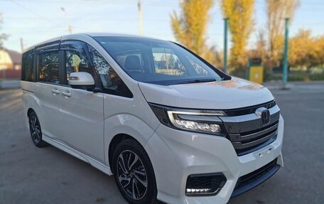 Honda Stepwgn IV, 2021 год, 1 970 000 рублей, 4 фотография