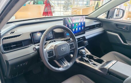 Toyota RAV4, 2025 год, 5 290 000 рублей, 17 фотография