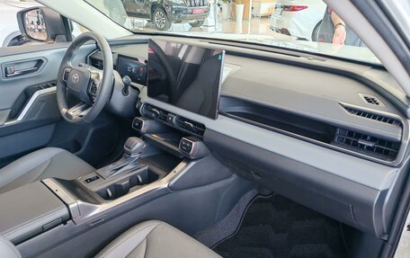 Toyota RAV4, 2025 год, 5 290 000 рублей, 14 фотография