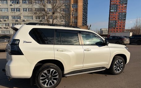 Toyota Land Cruiser Prado 150 рестайлинг 2, 2022 год, 7 950 000 рублей, 2 фотография