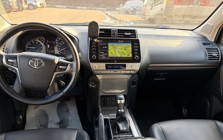 Toyota Land Cruiser Prado 150 рестайлинг 2, 2022 год, 7 950 000 рублей, 5 фотография