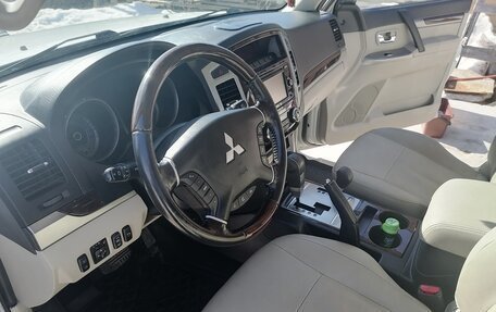 Mitsubishi Pajero IV, 2019 год, 4 000 000 рублей, 18 фотография