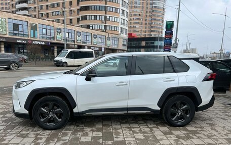 Toyota RAV4, 2022 год, 3 350 000 рублей, 8 фотография