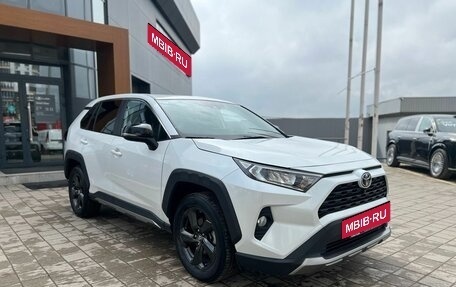 Toyota RAV4, 2022 год, 3 350 000 рублей, 3 фотография