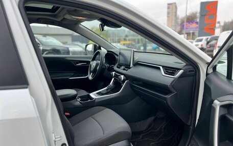 Toyota RAV4, 2022 год, 3 350 000 рублей, 21 фотография