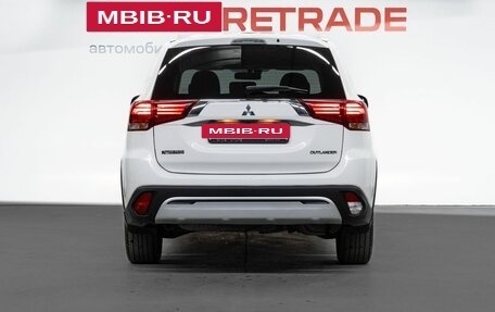 Mitsubishi Outlander III рестайлинг 3, 2020 год, 2 499 000 рублей, 7 фотография
