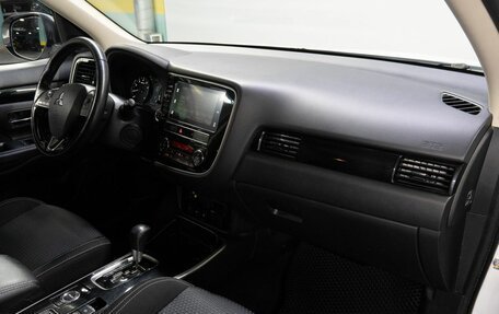 Mitsubishi Outlander III рестайлинг 3, 2020 год, 2 499 000 рублей, 17 фотография