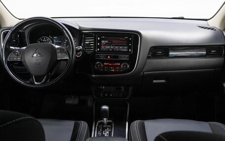 Mitsubishi Outlander III рестайлинг 3, 2020 год, 2 499 000 рублей, 19 фотография