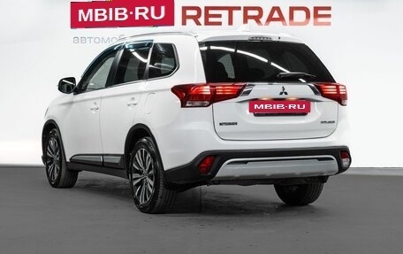 Mitsubishi Outlander III рестайлинг 3, 2020 год, 2 499 000 рублей, 8 фотография