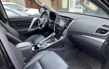 Mitsubishi Pajero Sport III рестайлинг, 2017 год, 3 100 000 рублей, 3 фотография