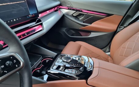 BMW 5 серия, 2025 год, 8 400 000 рублей, 30 фотография