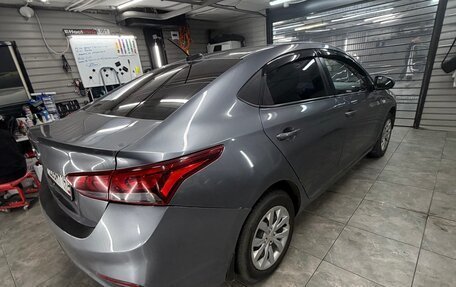 Hyundai Solaris II рестайлинг, 2018 год, 720 000 рублей, 3 фотография