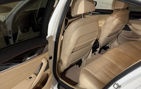 BMW 5 серия, 2018 год, 3 690 000 рублей, 9 фотография