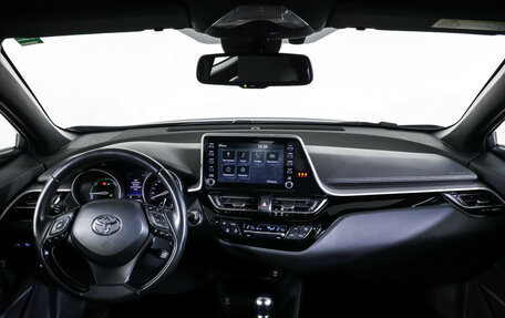 Toyota C-HR I рестайлинг, 2020 год, 2 099 000 рублей, 17 фотография