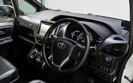 Toyota Esquire I, 2014 год, 2 070 000 рублей, 10 фотография