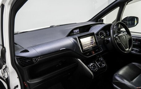 Toyota Esquire I, 2014 год, 2 070 000 рублей, 16 фотография