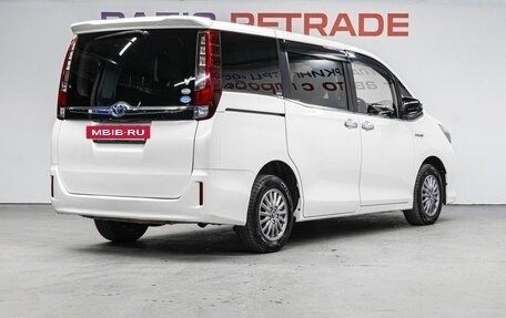 Toyota Esquire I, 2014 год, 2 070 000 рублей, 6 фотография