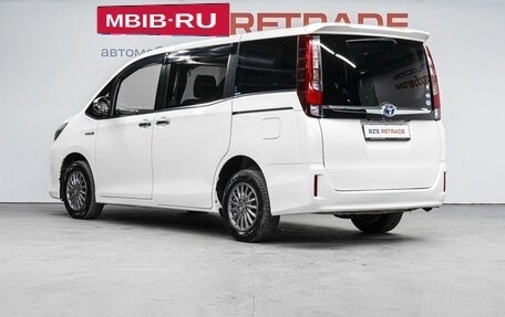 Toyota Esquire I, 2014 год, 2 070 000 рублей, 8 фотография