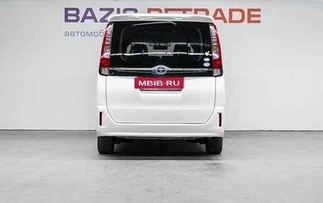 Toyota Esquire I, 2014 год, 2 070 000 рублей, 7 фотография