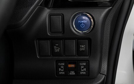 Toyota Esquire I, 2014 год, 2 070 000 рублей, 23 фотография