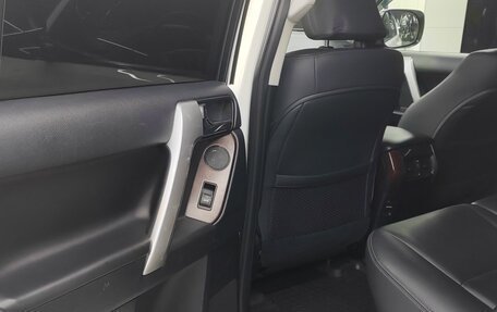 Toyota Land Cruiser Prado 150 рестайлинг 2, 2015 год, 4 500 000 рублей, 8 фотография