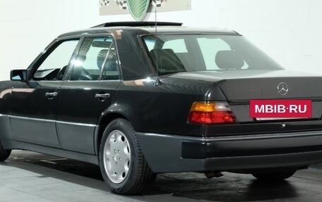 Mercedes-Benz E-Класс, 1993 год, 13 500 000 рублей, 2 фотография