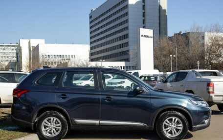 Mitsubishi Outlander III рестайлинг 3, 2021 год, 2 498 000 рублей, 3 фотография