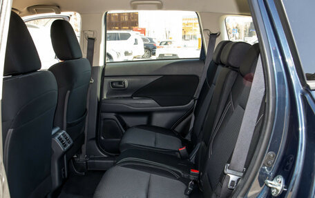 Mitsubishi Outlander III рестайлинг 3, 2021 год, 2 498 000 рублей, 8 фотография