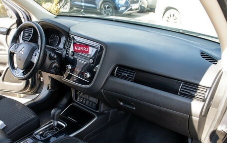 Mitsubishi Outlander III рестайлинг 3, 2021 год, 2 498 000 рублей, 7 фотография