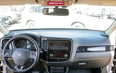 Mitsubishi Outlander III рестайлинг 3, 2021 год, 2 498 000 рублей, 10 фотография