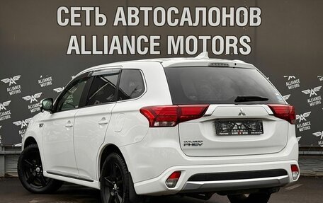 Mitsubishi Outlander III рестайлинг 3, 2018 год, 2 475 000 рублей, 5 фотография