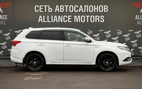 Mitsubishi Outlander III рестайлинг 3, 2018 год, 2 475 000 рублей, 8 фотография