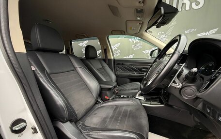 Mitsubishi Outlander III рестайлинг 3, 2018 год, 2 475 000 рублей, 10 фотография