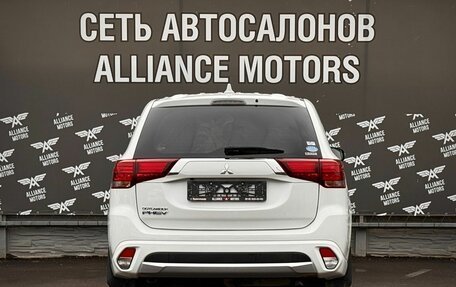 Mitsubishi Outlander III рестайлинг 3, 2018 год, 2 475 000 рублей, 6 фотография