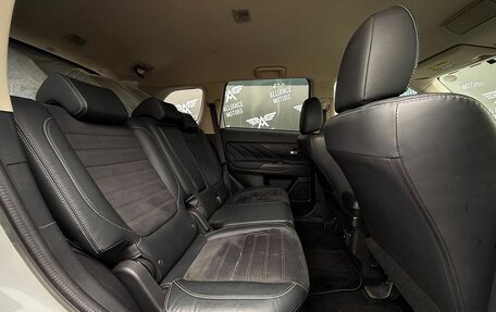 Mitsubishi Outlander III рестайлинг 3, 2018 год, 2 475 000 рублей, 11 фотография