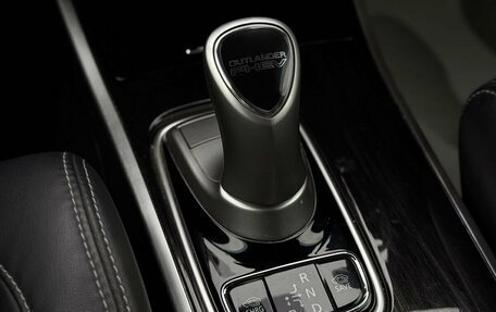 Mitsubishi Outlander III рестайлинг 3, 2018 год, 2 475 000 рублей, 21 фотография