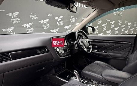 Mitsubishi Outlander III рестайлинг 3, 2018 год, 2 475 000 рублей, 23 фотография