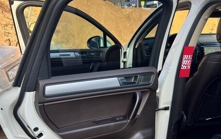 Volkswagen Touareg III, 2011 год, 2 290 000 рублей, 17 фотография