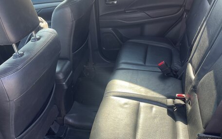 Mitsubishi Outlander III рестайлинг 3, 2014 год, 999 000 рублей, 10 фотография