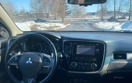 Mitsubishi Outlander III рестайлинг 3, 2014 год, 999 000 рублей, 8 фотография