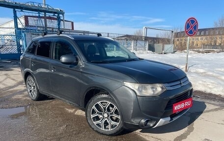 Mitsubishi Outlander III рестайлинг 3, 2014 год, 999 000 рублей, 2 фотография