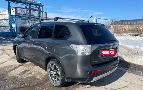 Mitsubishi Outlander III рестайлинг 3, 2014 год, 999 000 рублей, 4 фотография