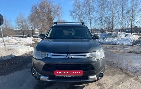 Mitsubishi Outlander III рестайлинг 3, 2014 год, 999 000 рублей, 5 фотография
