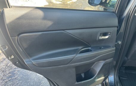 Mitsubishi Outlander III рестайлинг 3, 2014 год, 999 000 рублей, 11 фотография