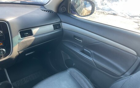 Mitsubishi Outlander III рестайлинг 3, 2014 год, 999 000 рублей, 12 фотография