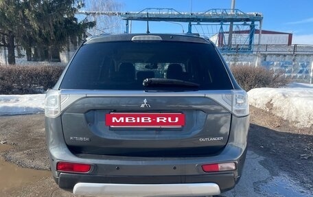 Mitsubishi Outlander III рестайлинг 3, 2014 год, 999 000 рублей, 7 фотография